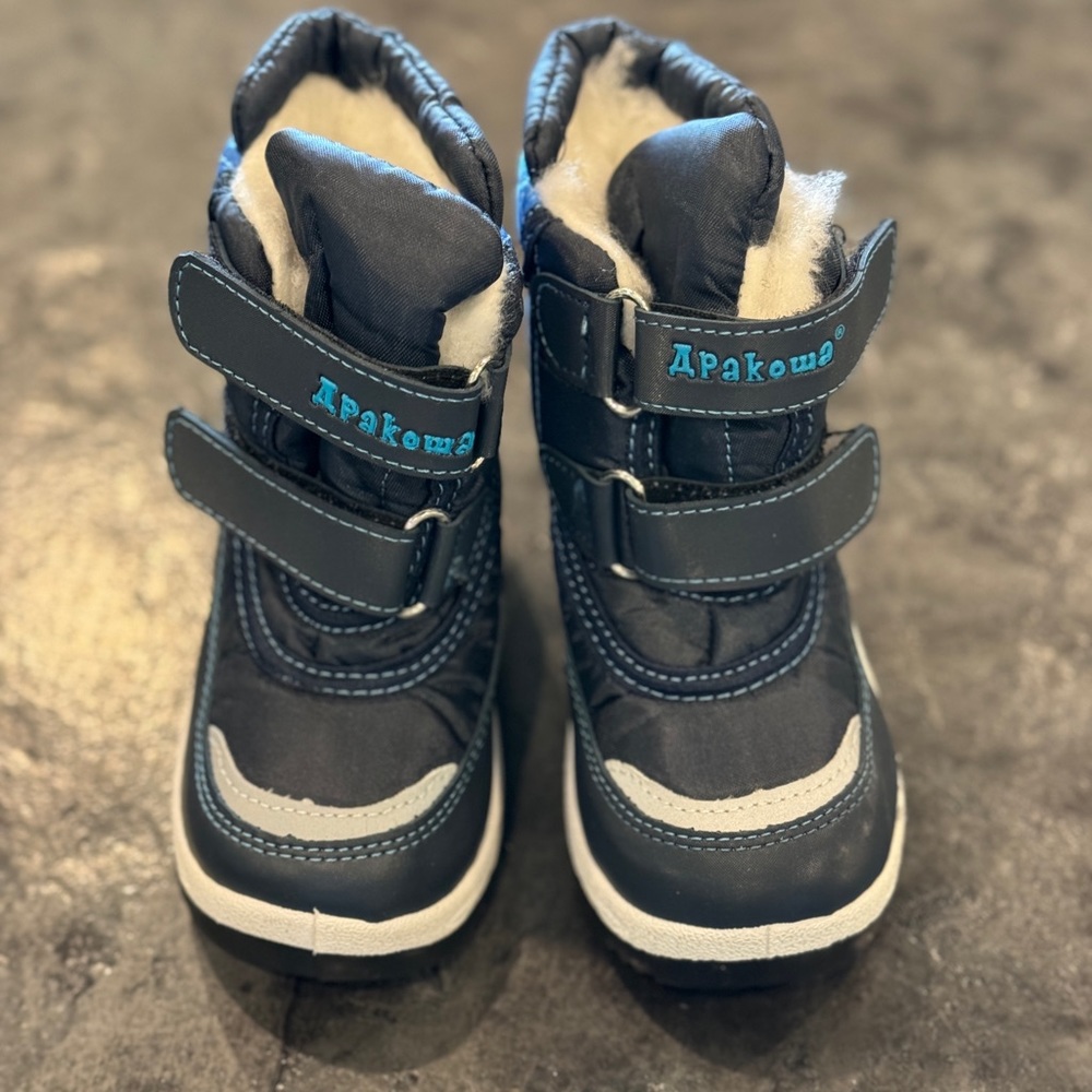 Toddler snow boots Size 5